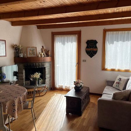 Chalet Blanc "Le Flocon" クールマイユール エクステリア 写真