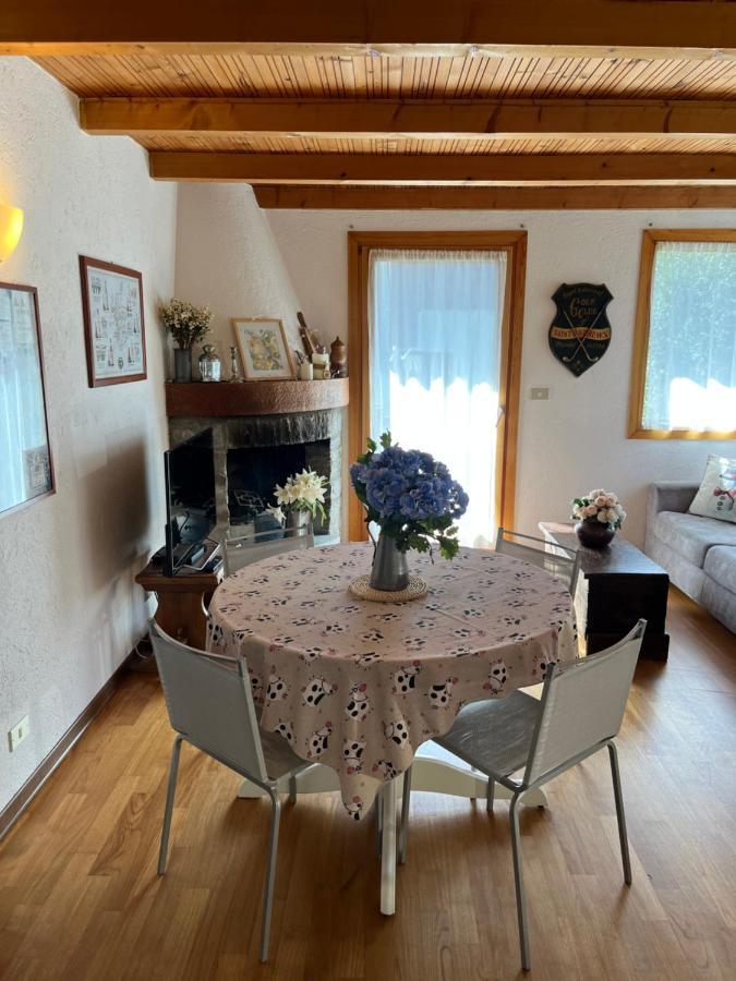 Chalet Blanc "Le Flocon" クールマイユール エクステリア 写真