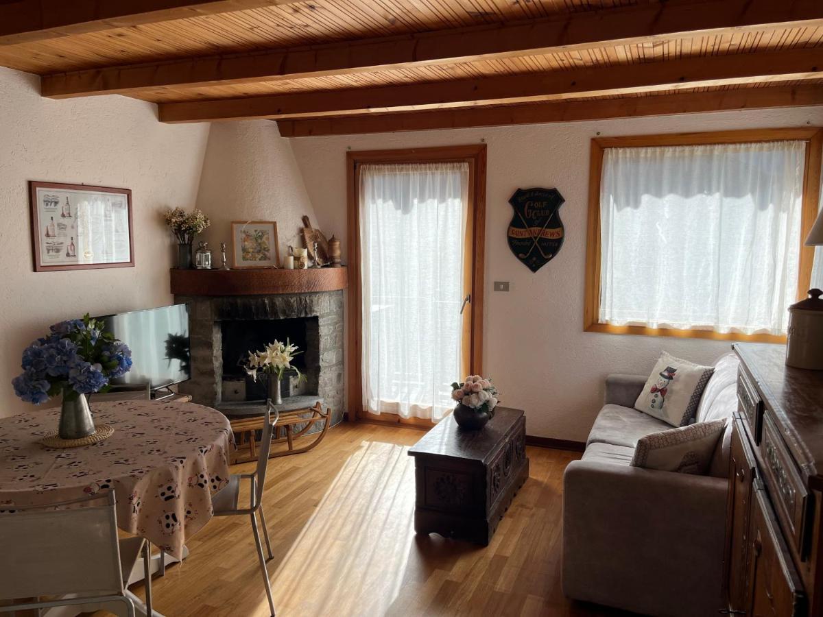 Chalet Blanc "Le Flocon" クールマイユール エクステリア 写真