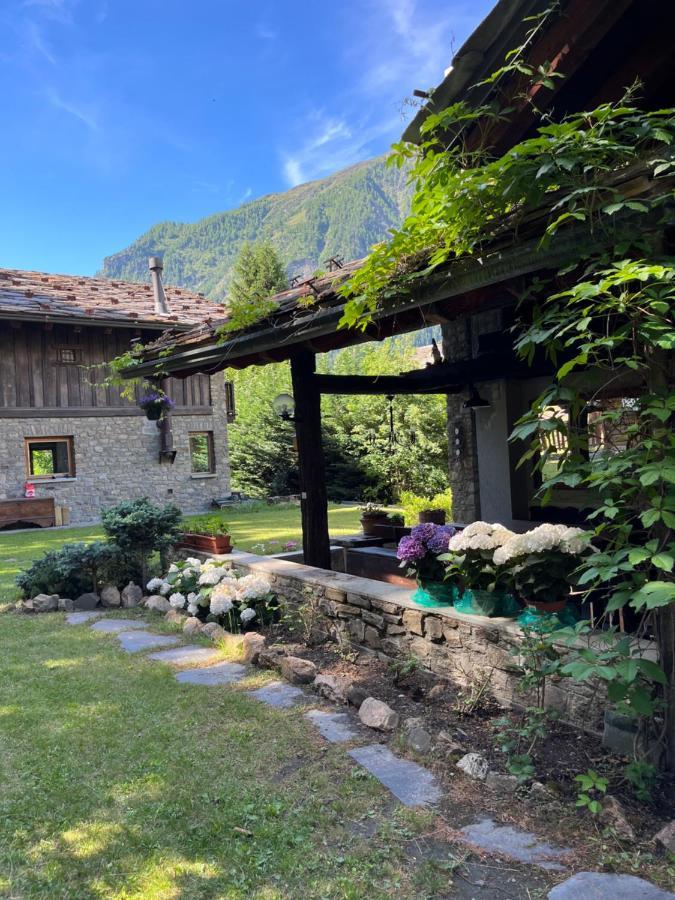 Chalet Blanc "Le Flocon" クールマイユール エクステリア 写真