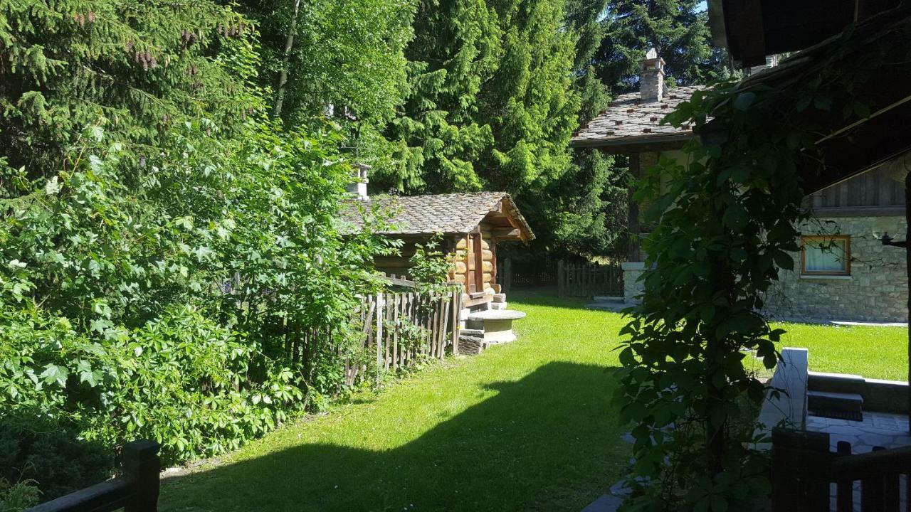 Chalet Blanc "Le Flocon" クールマイユール エクステリア 写真