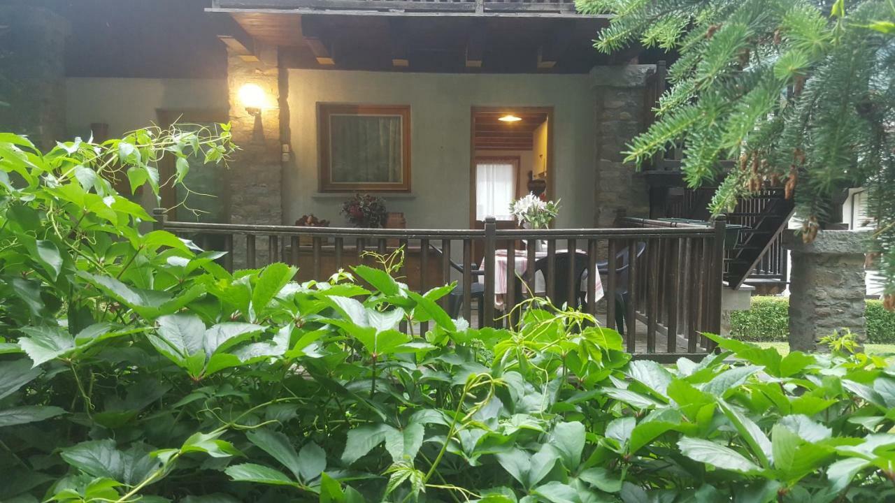 Chalet Blanc "Le Flocon" クールマイユール エクステリア 写真